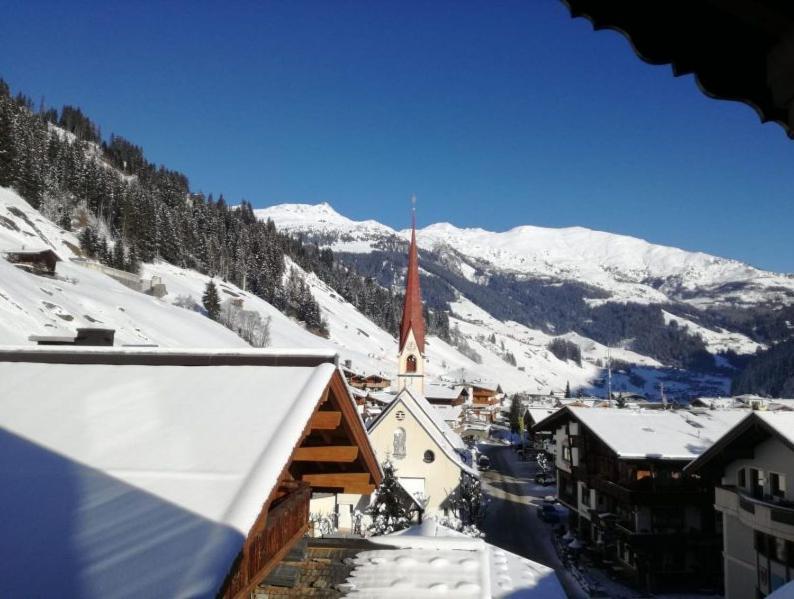 Gaestehaus Dorfbaeckerei Tux Esterno foto